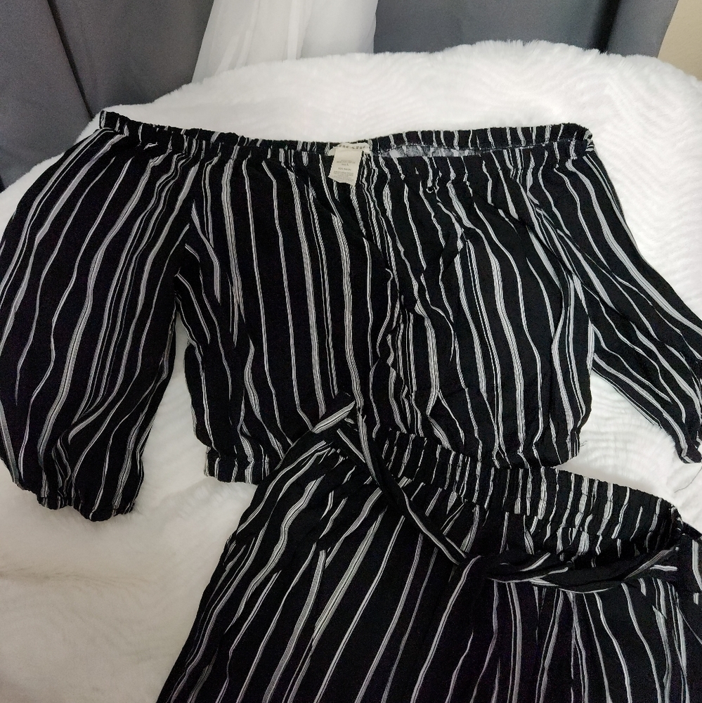 Black and white crop top with matching capri pants Size L